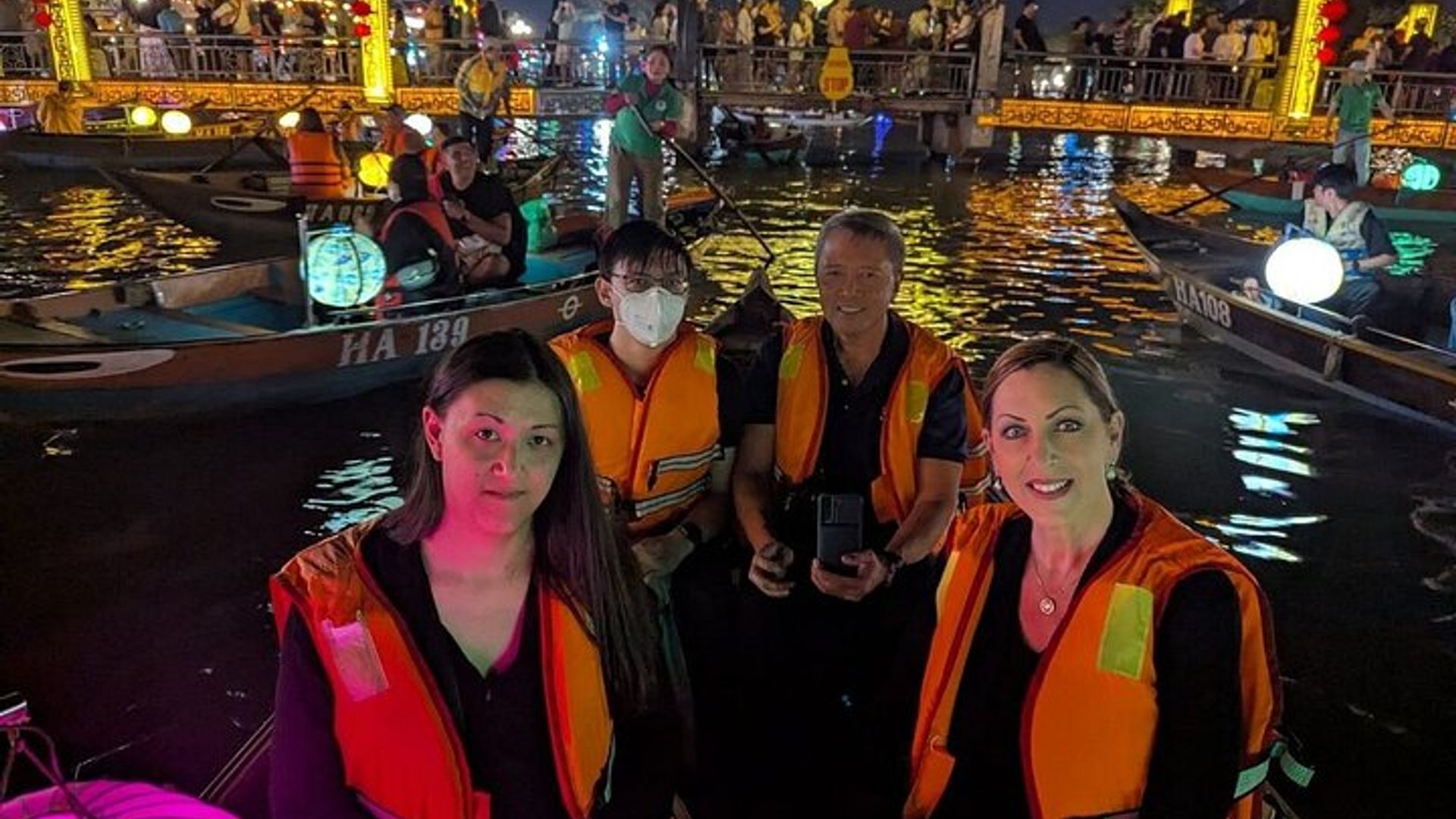 Private Tour MARBLE MOUNTAIN-Caves &HOI AN Ancient Town-BoatRide
