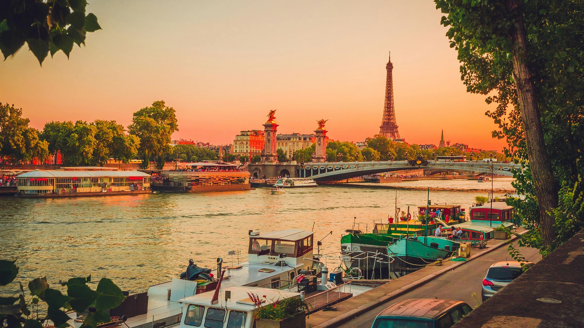 Paris: Romantic Dinner-Cruise on the Seine river