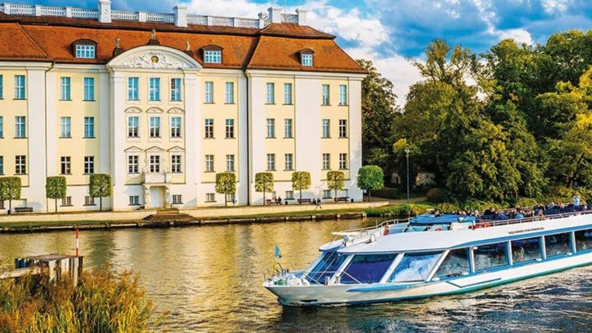 5-hour sightseeing cruise around the Müggelberge in Berlin