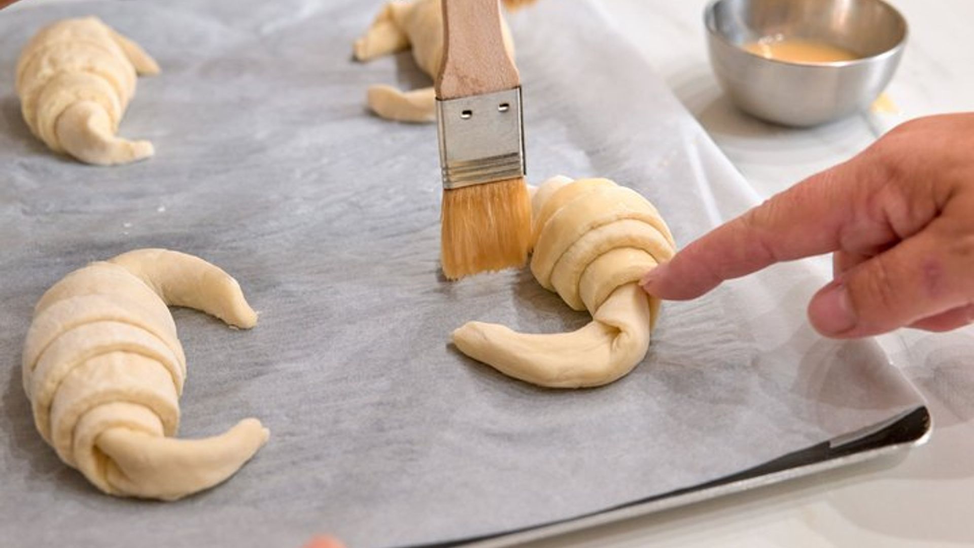 Make French croissants like a chef