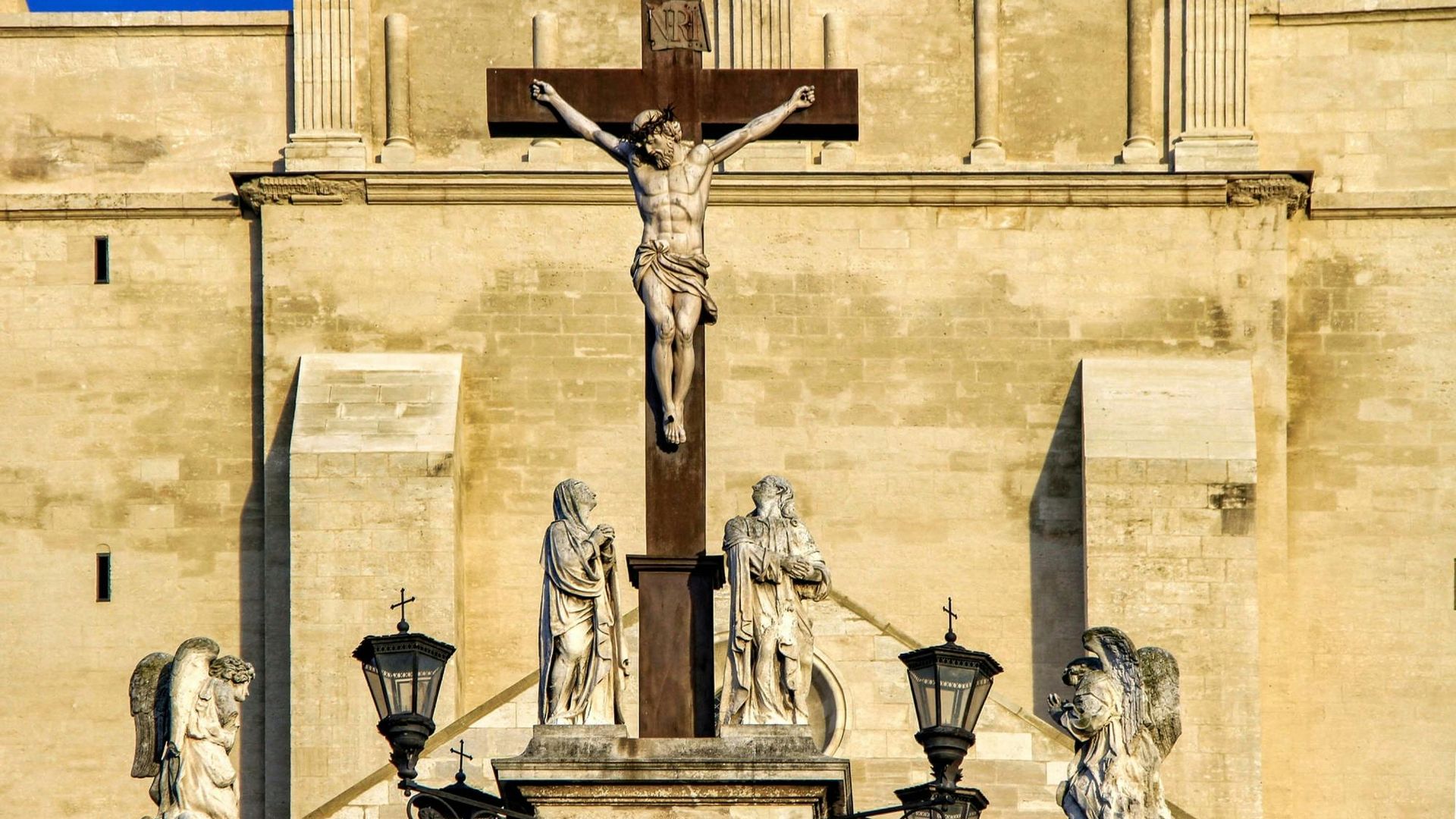 Avignon self-guided walking tour with audio app