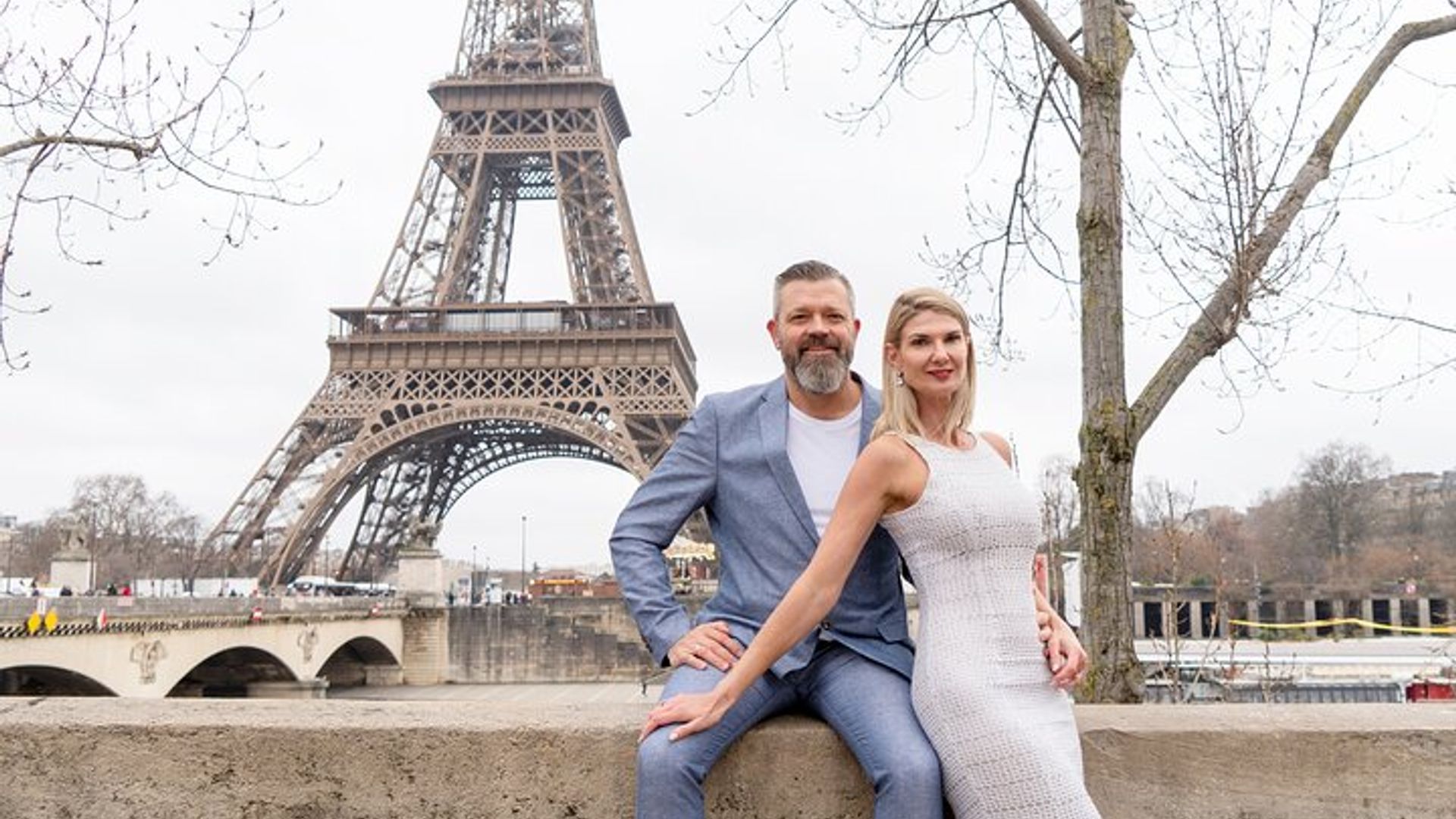 Photo Session in Paris - Photographer at the Eiffel Tower