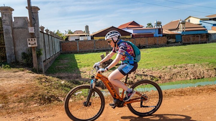 Phnom Penh Silk Island Bike Tour/ E-Bike or Tuk Tuk