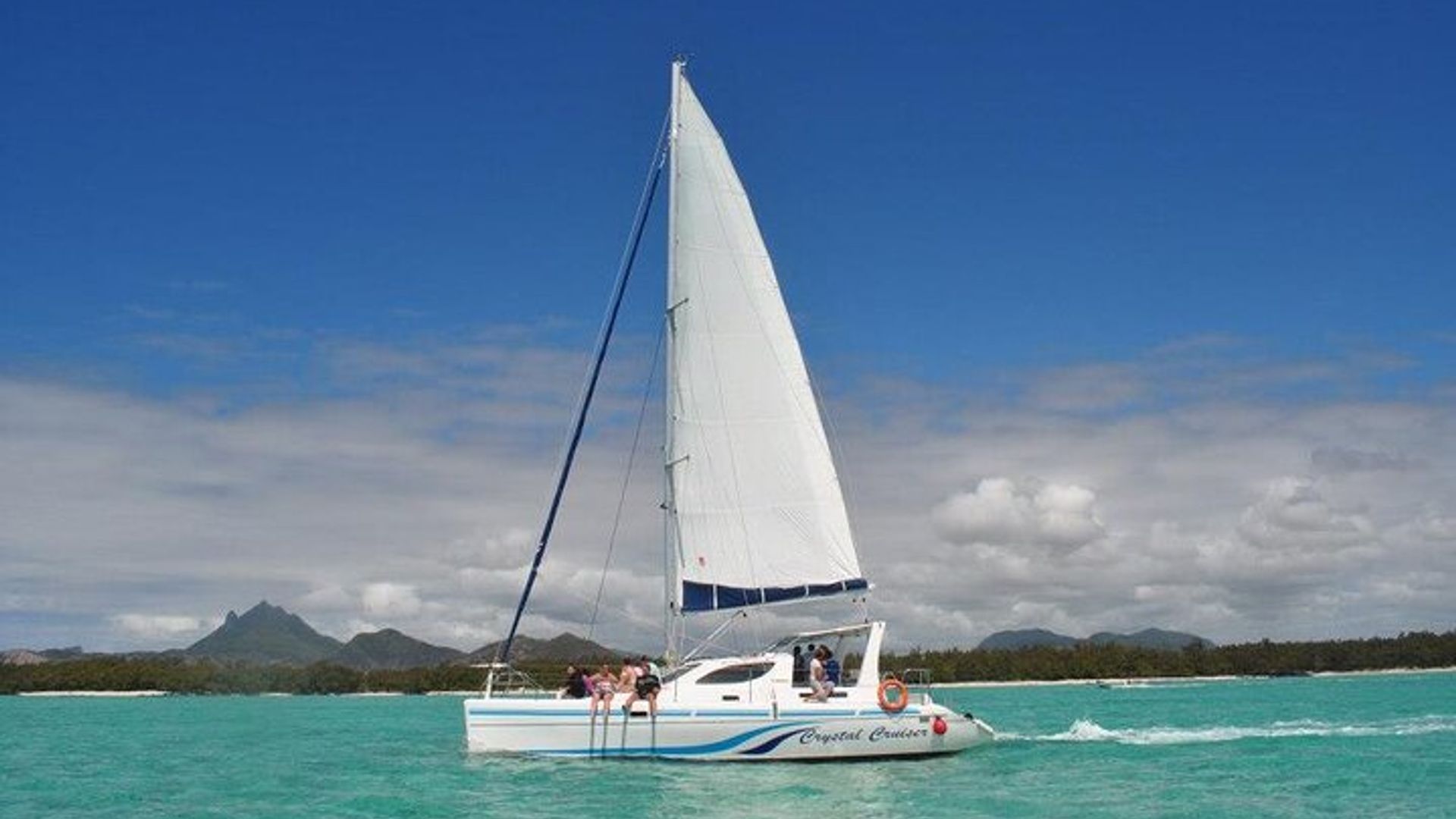 All inclusive CATAMARAN with BBQ : Ile aux cerf & GRSE waterfall