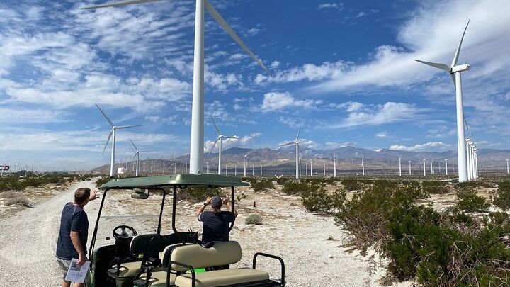 Palm Springs: Small-Group Wind Farm Tour by Golf Cart