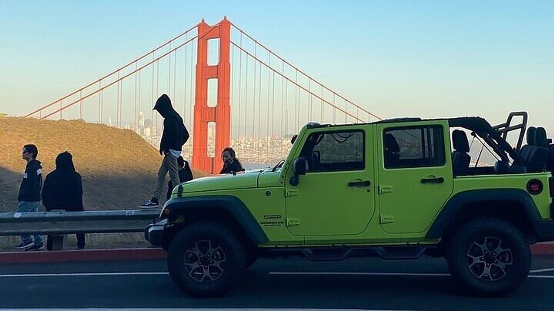 San Francisco: Private Open-Top Jeep Sunset or Evening Tour image 3
