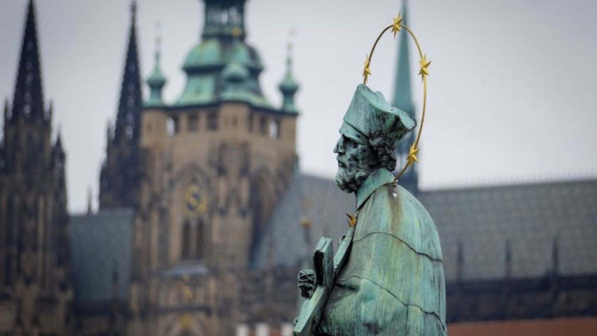 Prague's Old Town, astronomical clock and underground guided tour