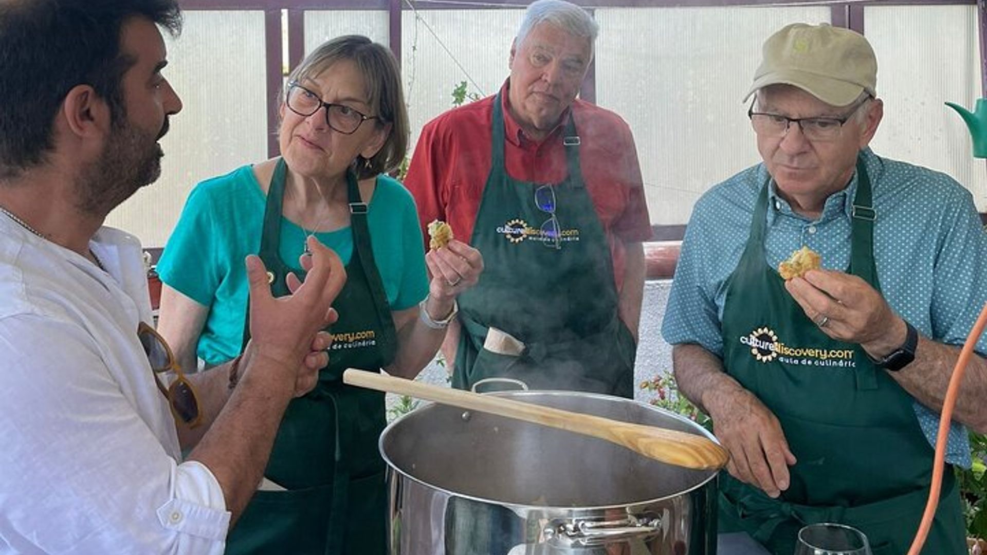 Clase de cocina portuguesa con Jorge e Isabel en la terraza