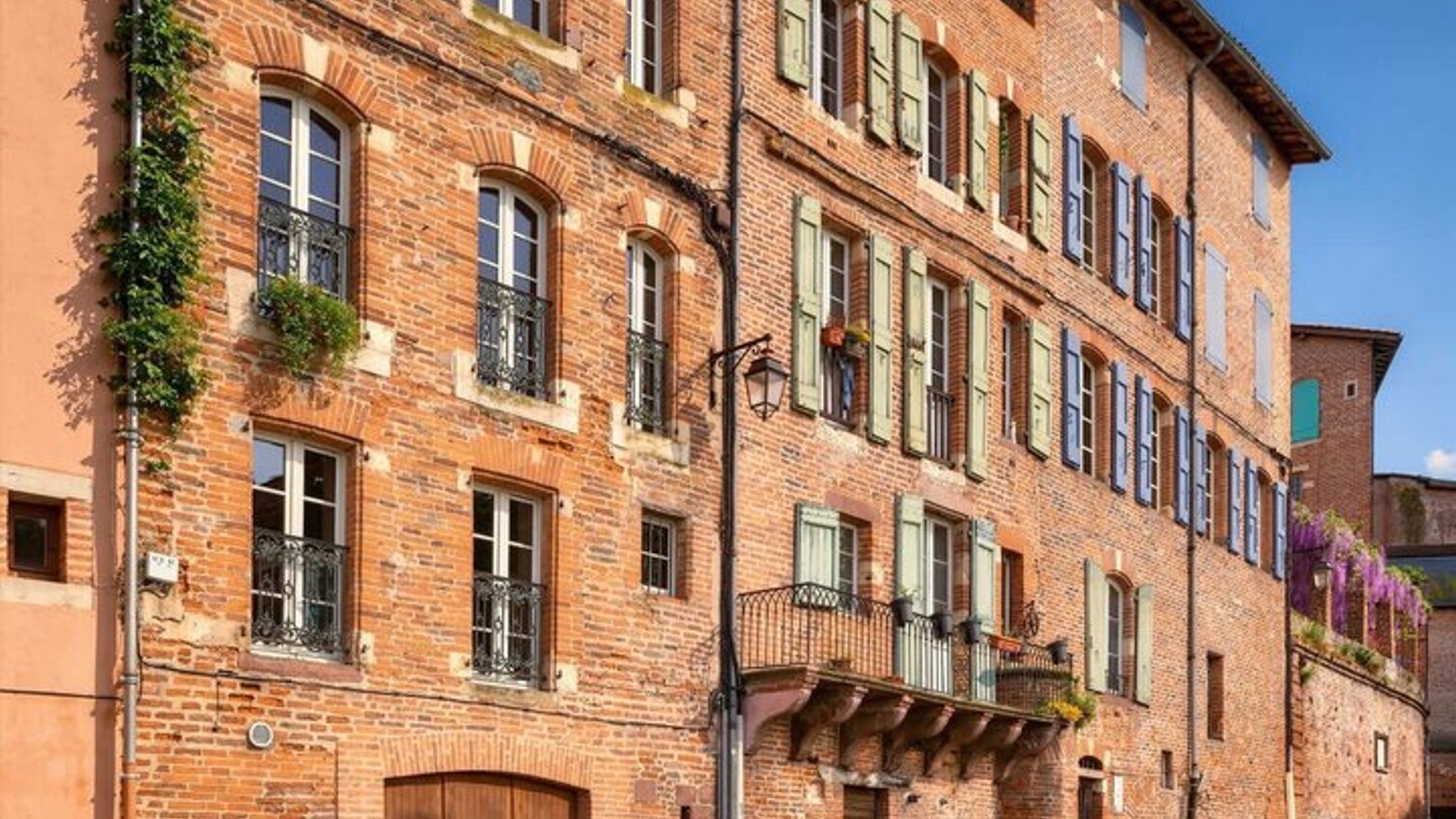 Hola Albi : 2 - Hora Intro Paseo por la ciudad con guía local