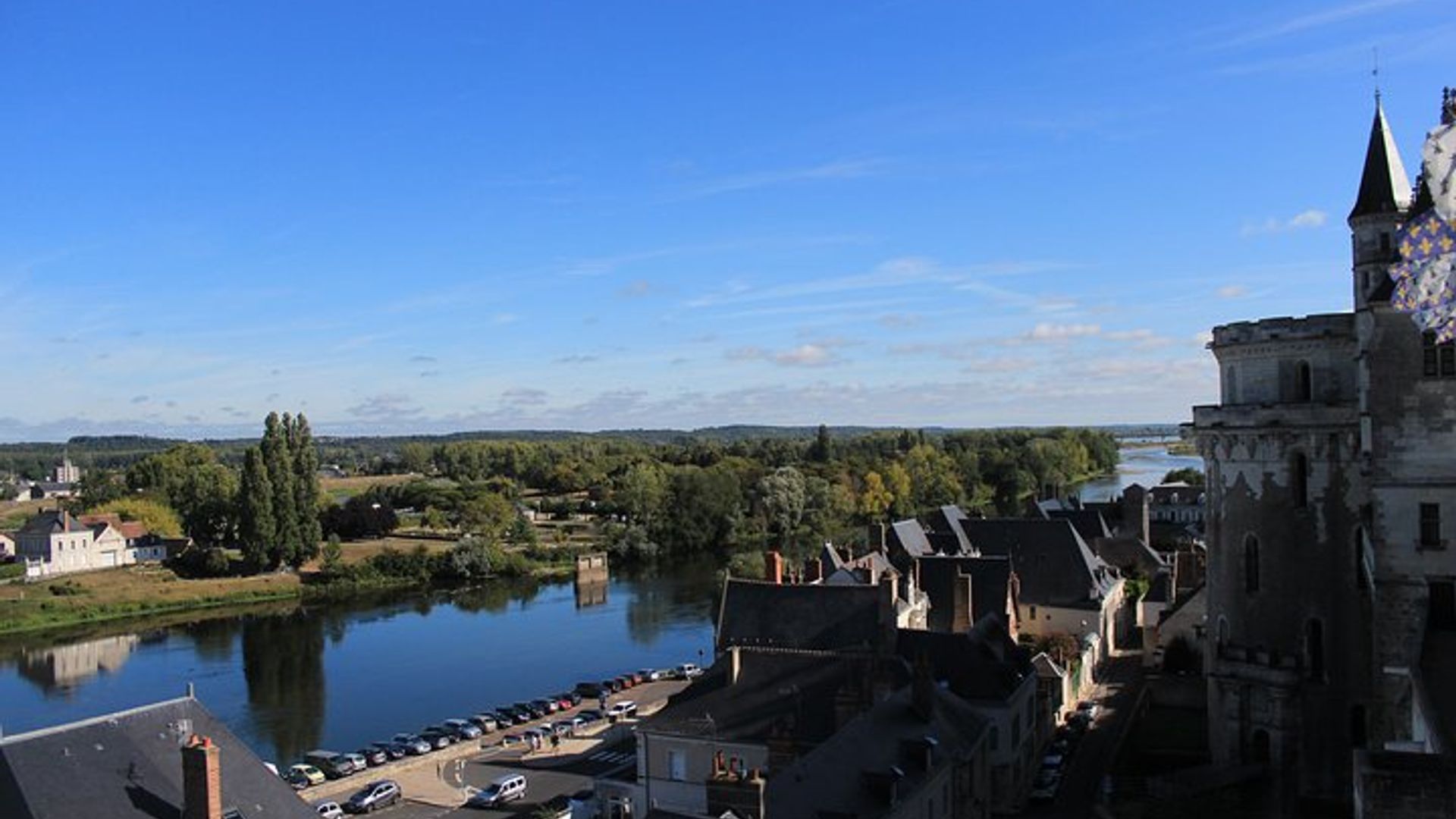 Loire Valley Chateaux & Wine Tasting Full-Day Tour From Paris