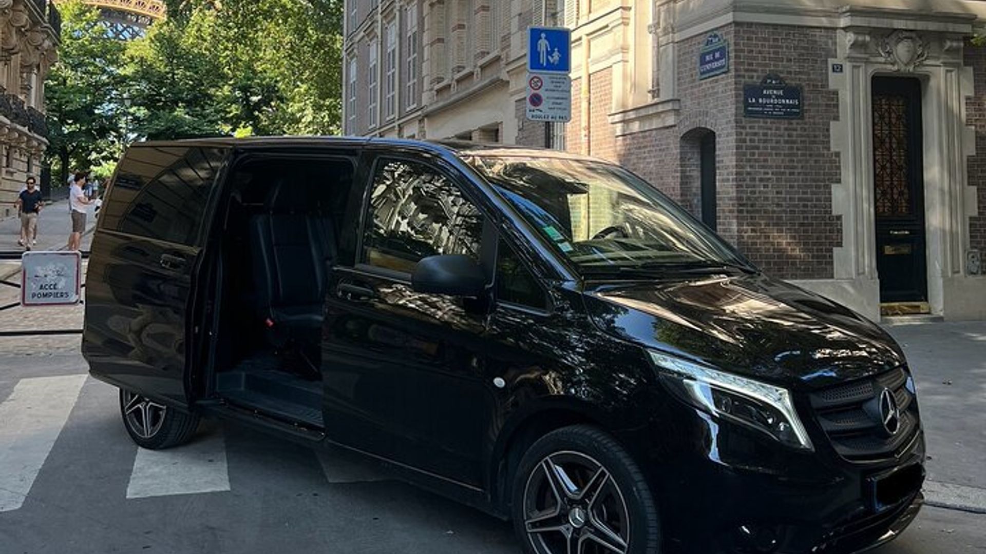 Paris Private Transfer to CDG or Orly with Luxury Upgrade