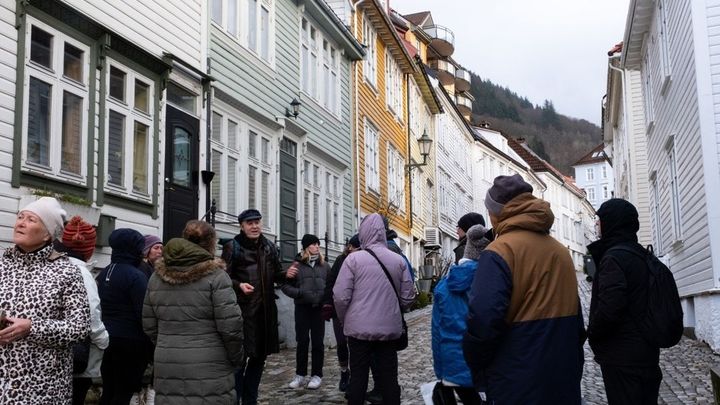 A Walk Through Bergen Past & Present (German)