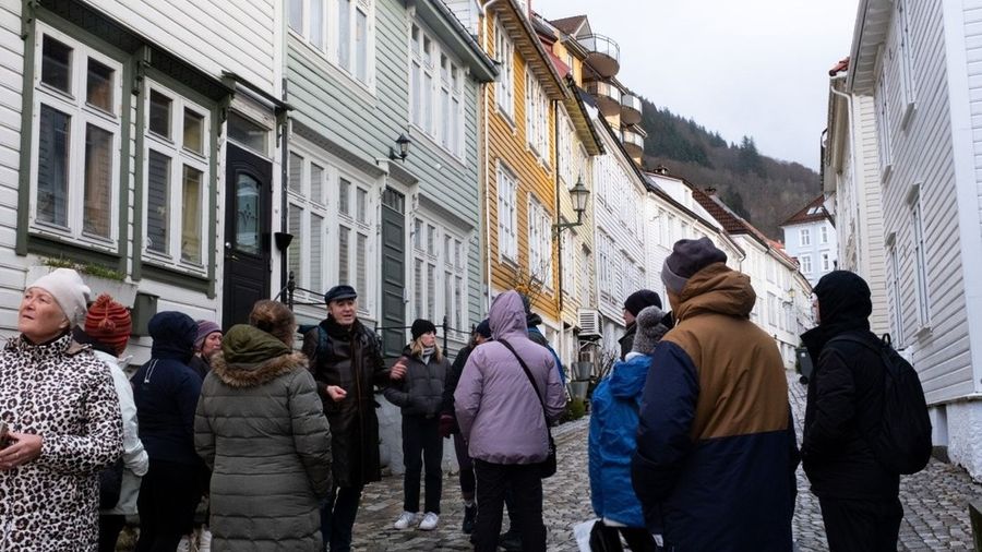 A Walk Through Bergen Past & Present (German)