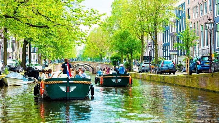 Amsterdam Shared Sunset Canal Cruise With Drinks Options