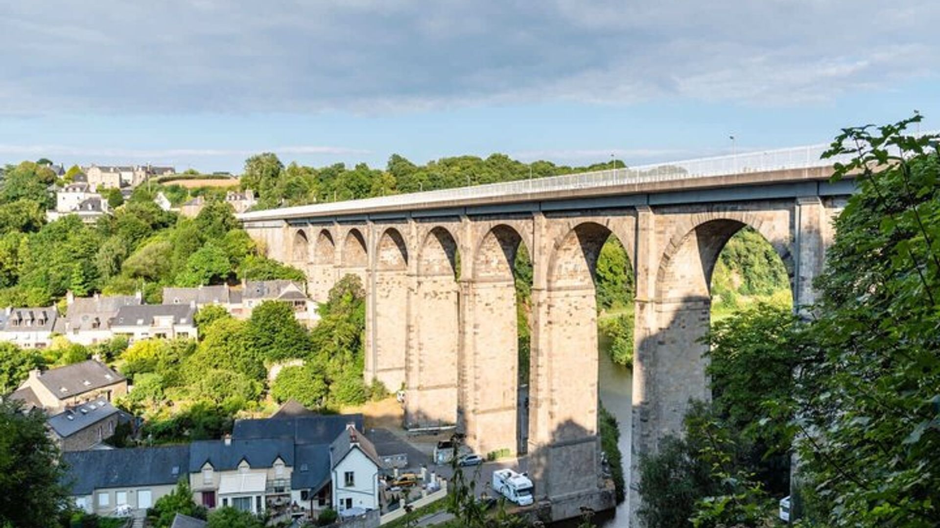 Hello Dinan : Private 2 - Stunden Intro Stadtrundgang mit Ortskundiger Reiseleiter