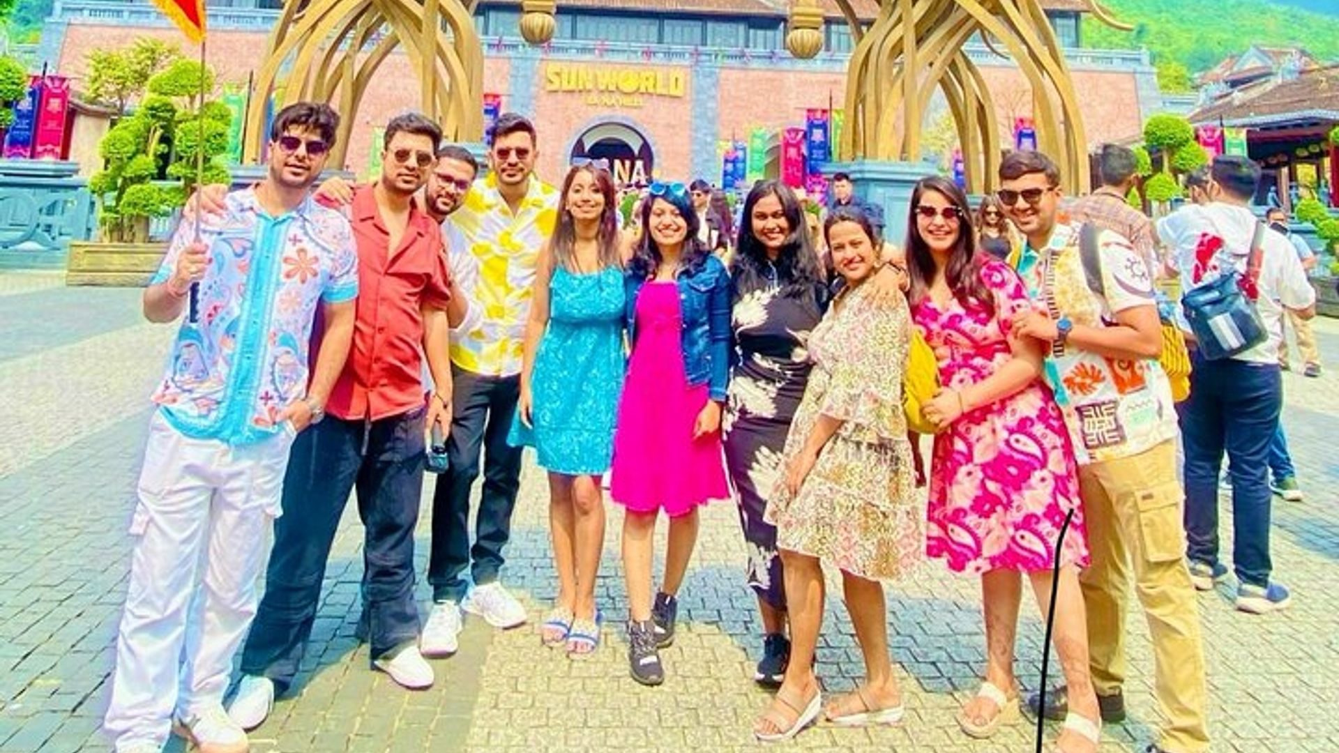 Excursión de un día completo en grupo pequeño por el puente Golden Hand y Ba Na Hills