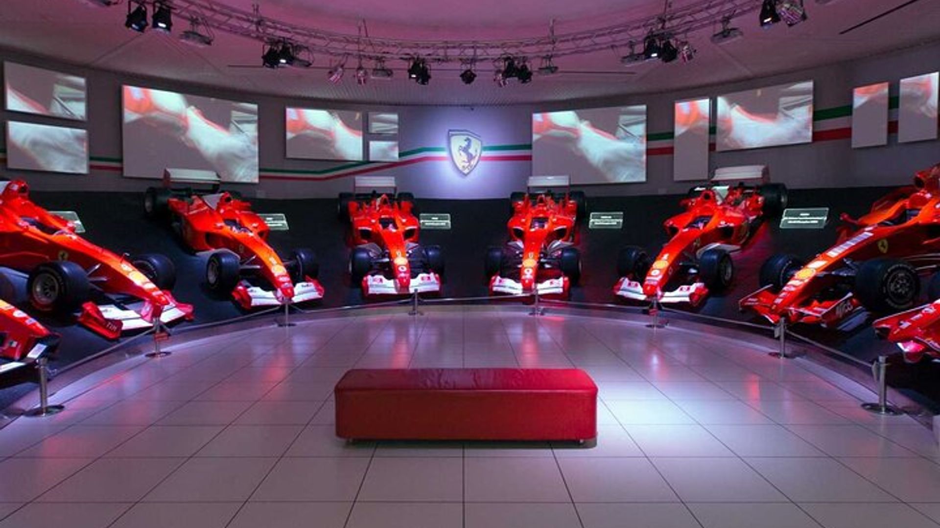 Panoramic tour of the Fiorano track with entrance to the Ferrari Museum