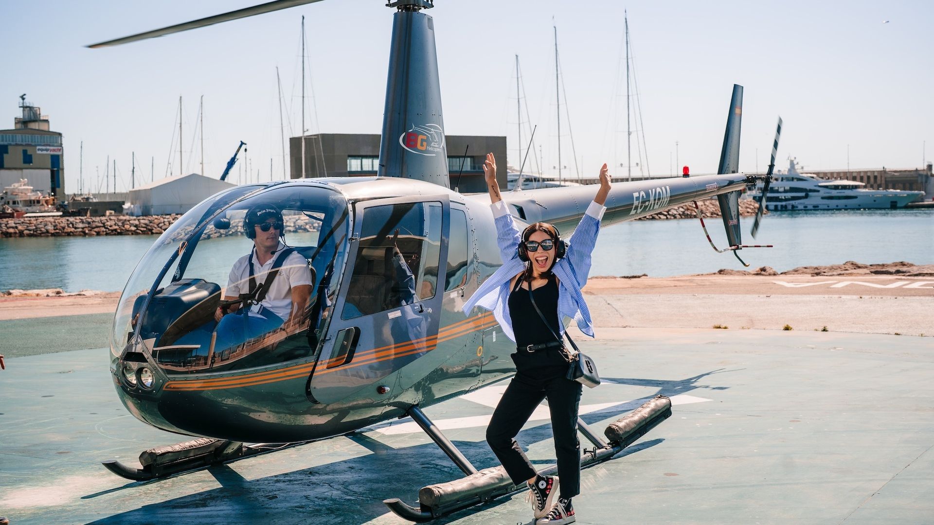 Private 360º Barcelona SkyWalk: Helicopter Flight, Walking Tour & Boat Ride