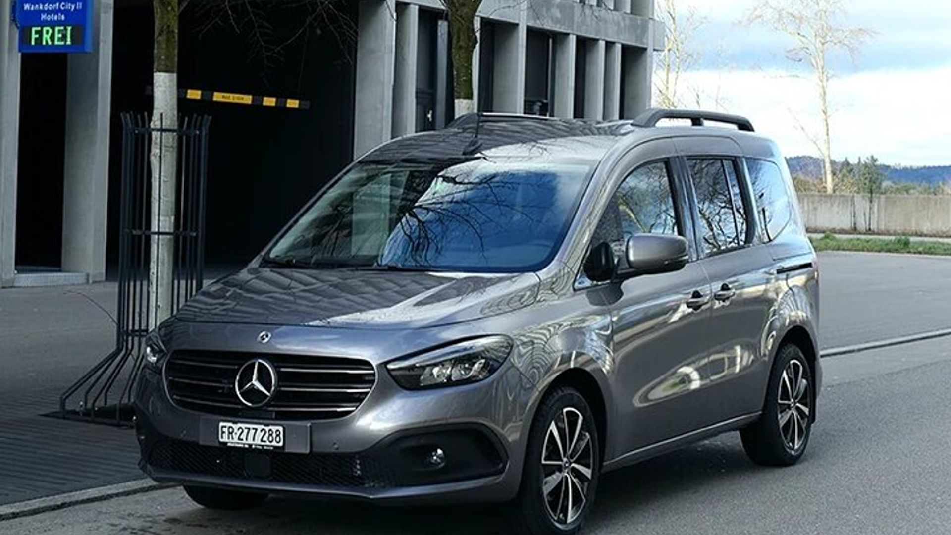 Private Transfer from Yvoire, France to Geneva Airport