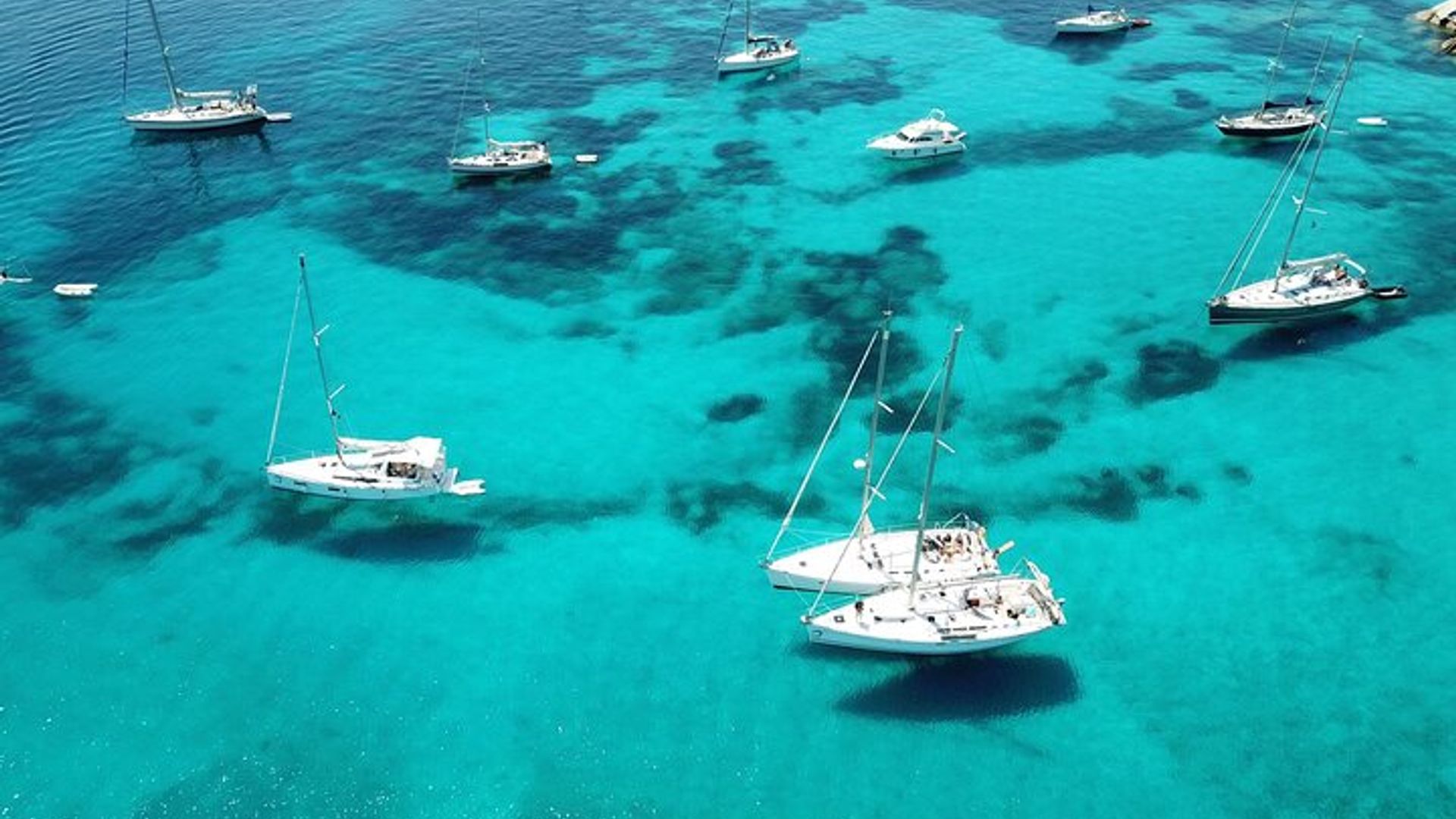Barco à vela de Santa Teresa di Gallura para o Arquipélago da Maddalena