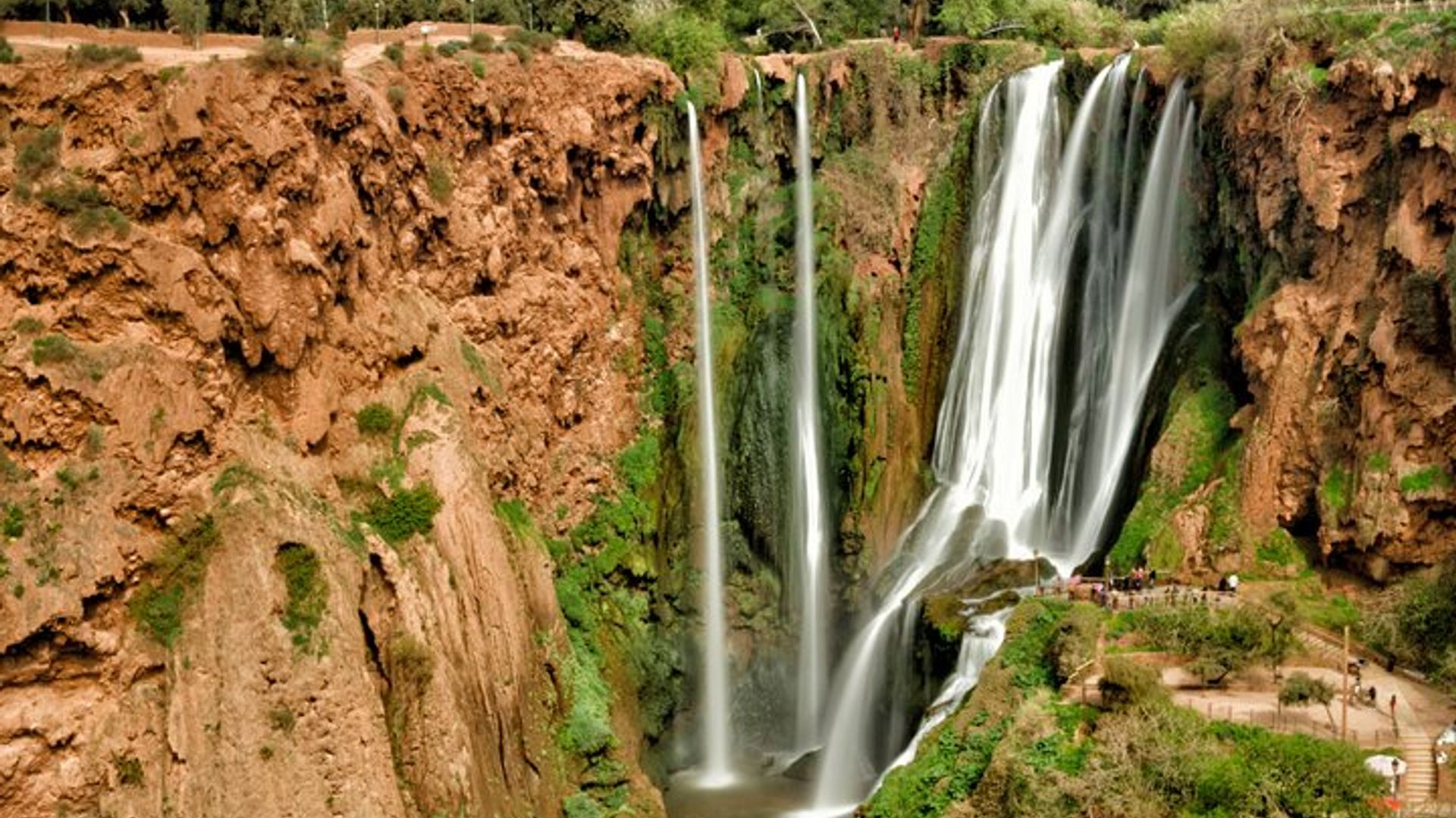 Day Trip to Ouzoud Waterfalls with Guide and Boat Trip