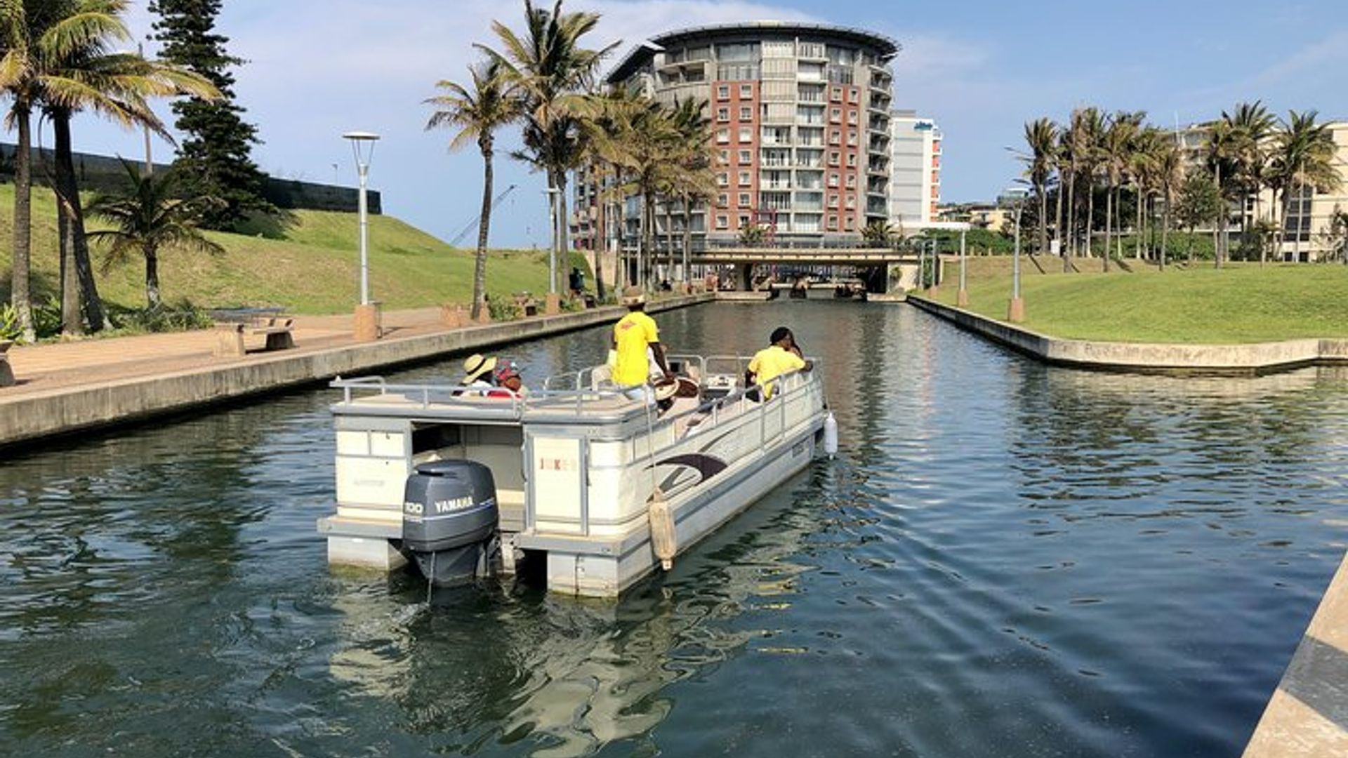 ล่องเรือหรูริมคลอง Durban Point Waterfront