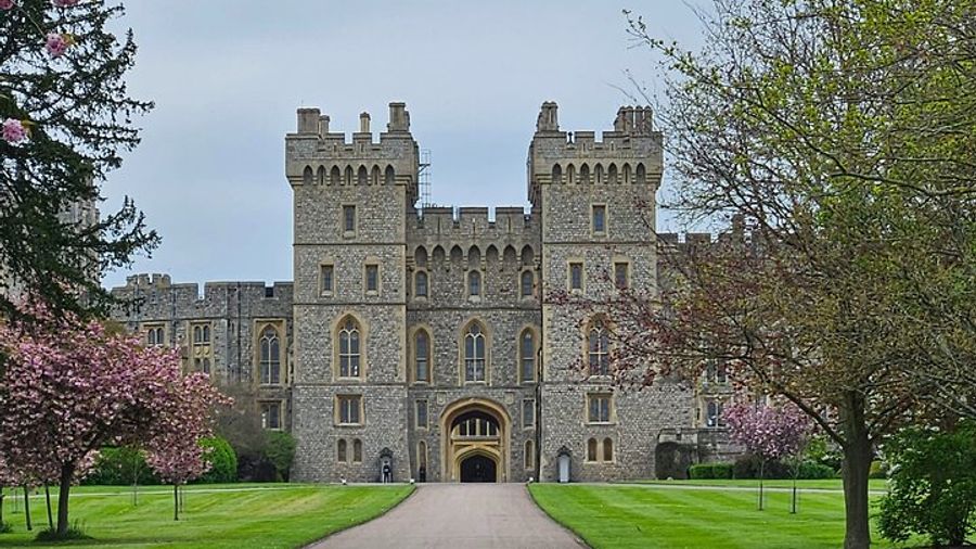 Transfer from Southampton to Heathrow via Stonehenge and Windsor