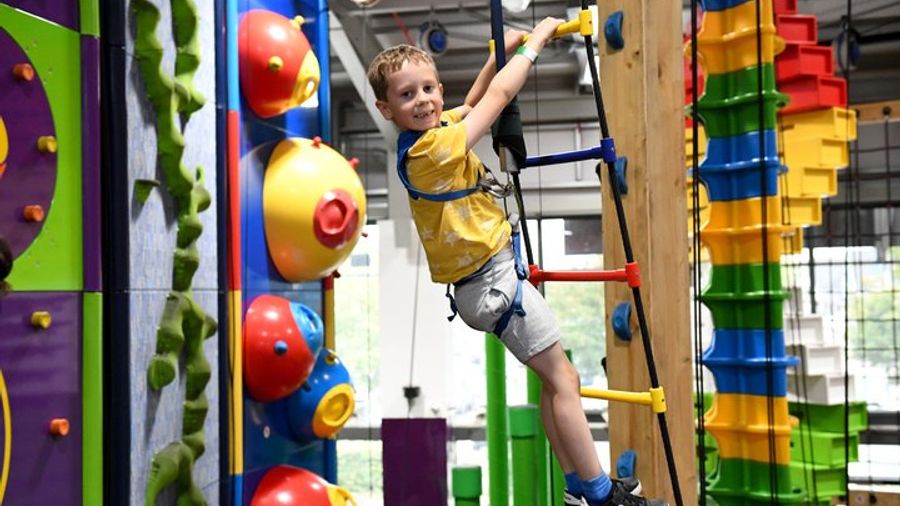 Weekend and Holiday Climb - Climb Quest Milton Keynes