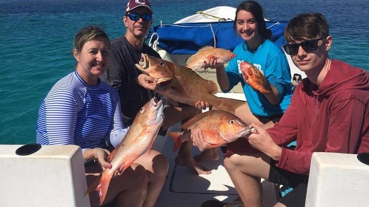 San Pedro Private Fishing and Diving Tour with Beach Cookout