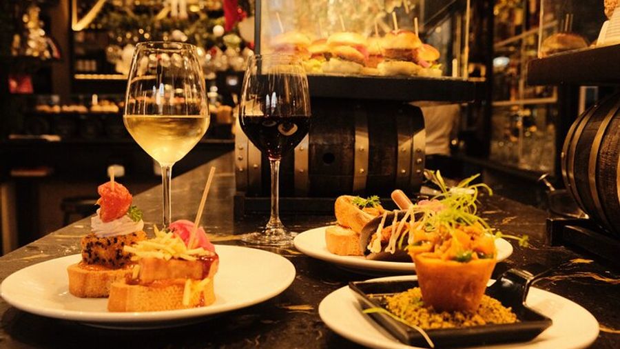 Bilbao Authentic Food Tour with 9 Pintxos and Local Drinks