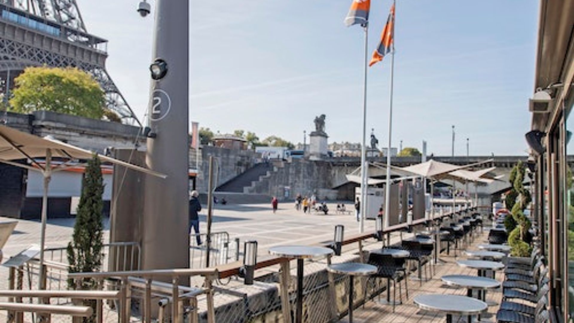Paris: Sightseeing Cruise on the Seine + Lunch at Le Bistro Parisien