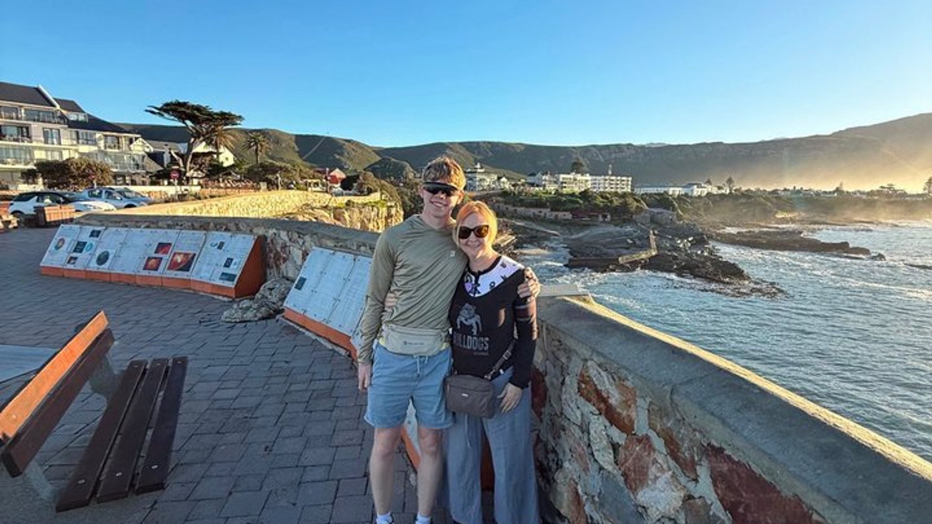 Avistamiento de ballenas desde Hermanus desde barco