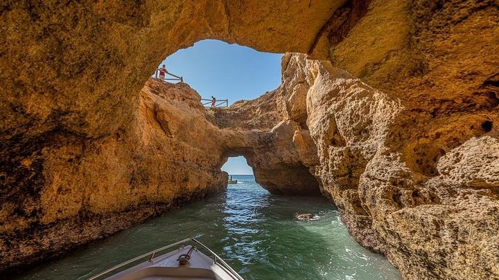 Private 90-Minute Cruise to Carvoeiro Caves and Beaches