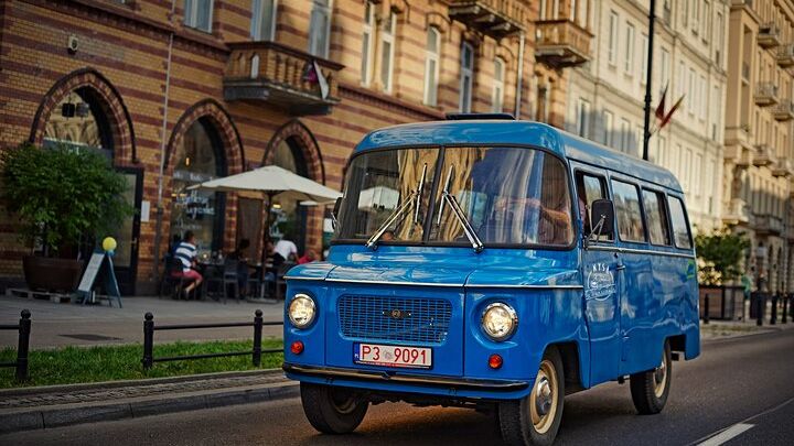 Warsaw: Private Sightseeing Tour by Vintage Fiat