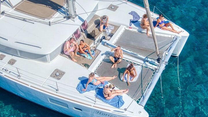 Santorini Sailing Cruise with BBQ and Open Bar: Sunset or Day