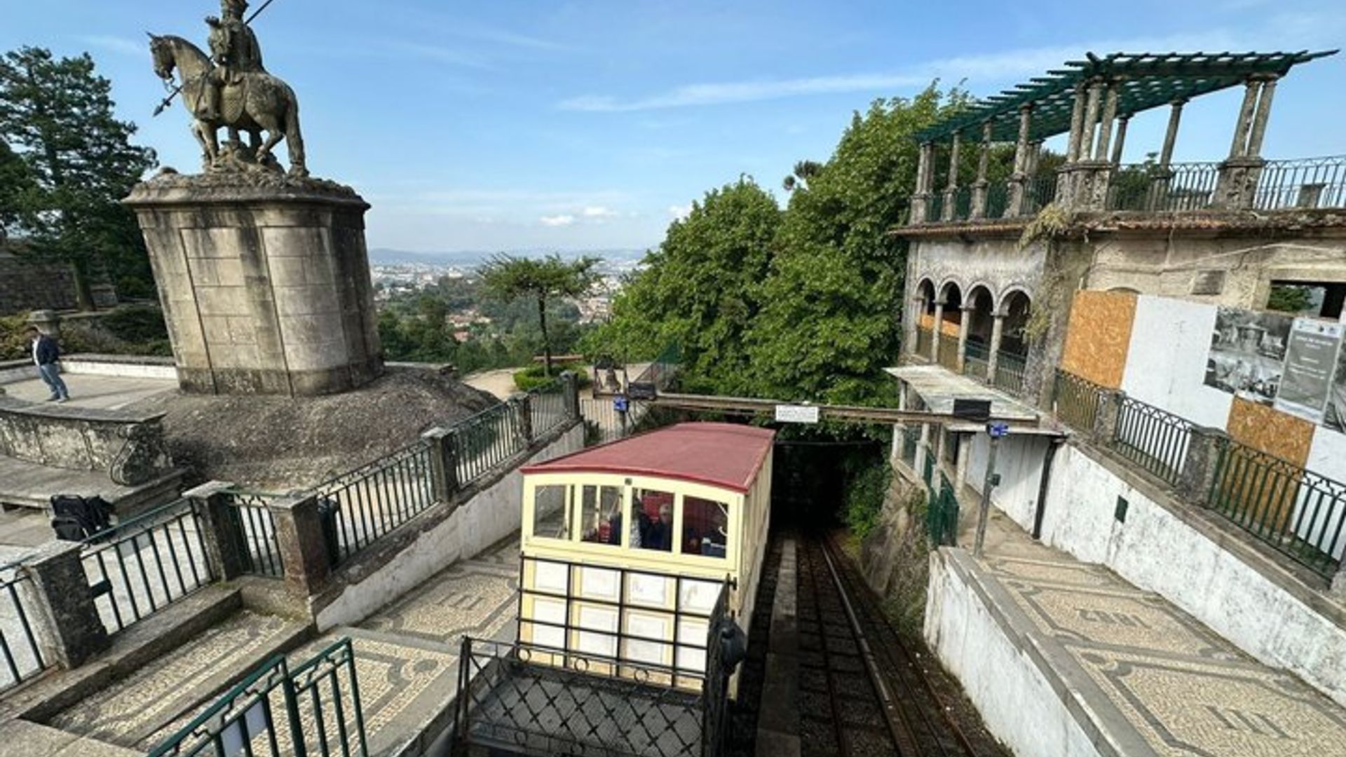 Braga Tour Sacred Sites and Old Town Highlights