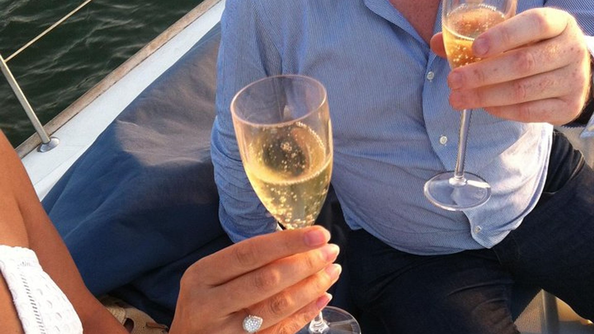 Lisbon Romantic Private 2h Cruise with sparkling wine