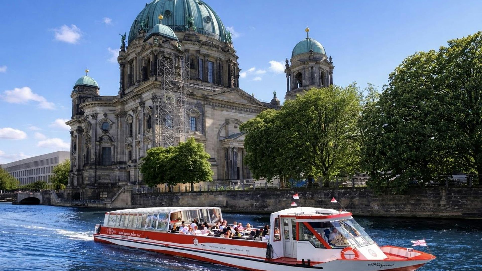 Berlin 1-hour guided panoramic boat tour on the River Spree