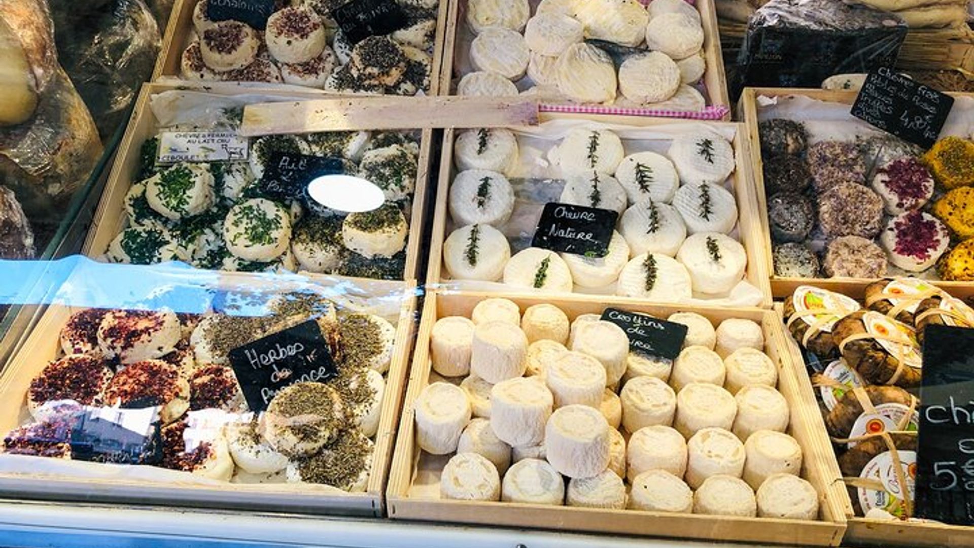 Aix-En-Provence Old Town Tour With Wine & Chocolate Tasting