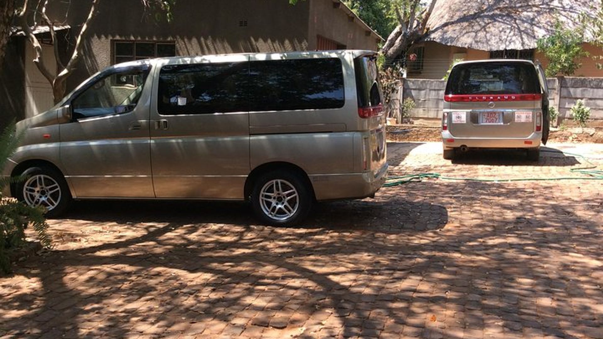 บริการรถรับส่งสนามบินน้ำตกวิกตอเรียที่ใช้ร่วมกัน
