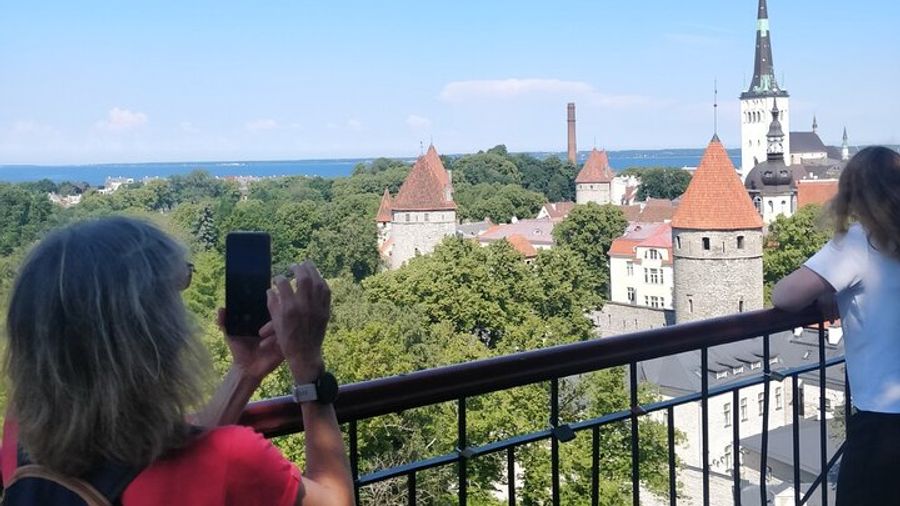 Tallinn Private Walking Tour with a Local