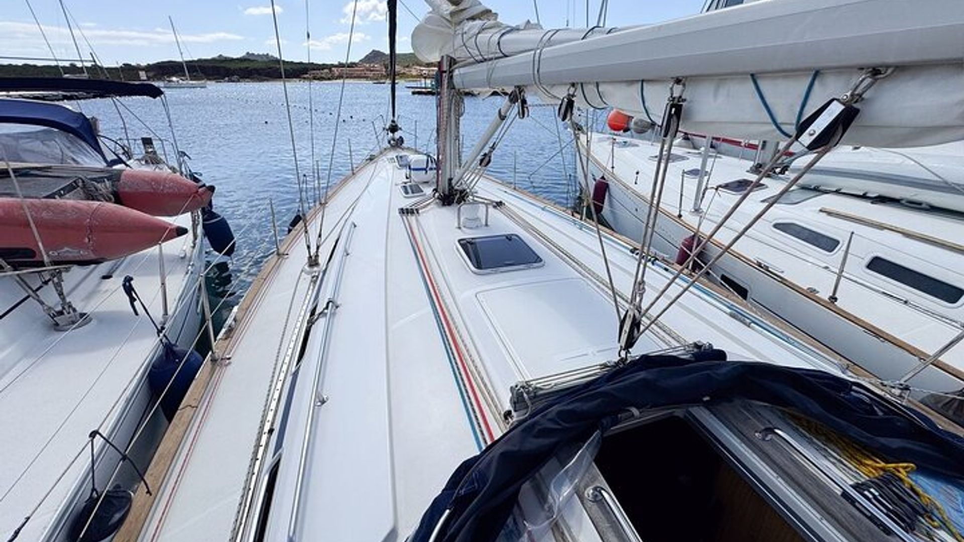 Un tour in barca a vela di un'intera giornata a La Maddalena per piccoli gruppi