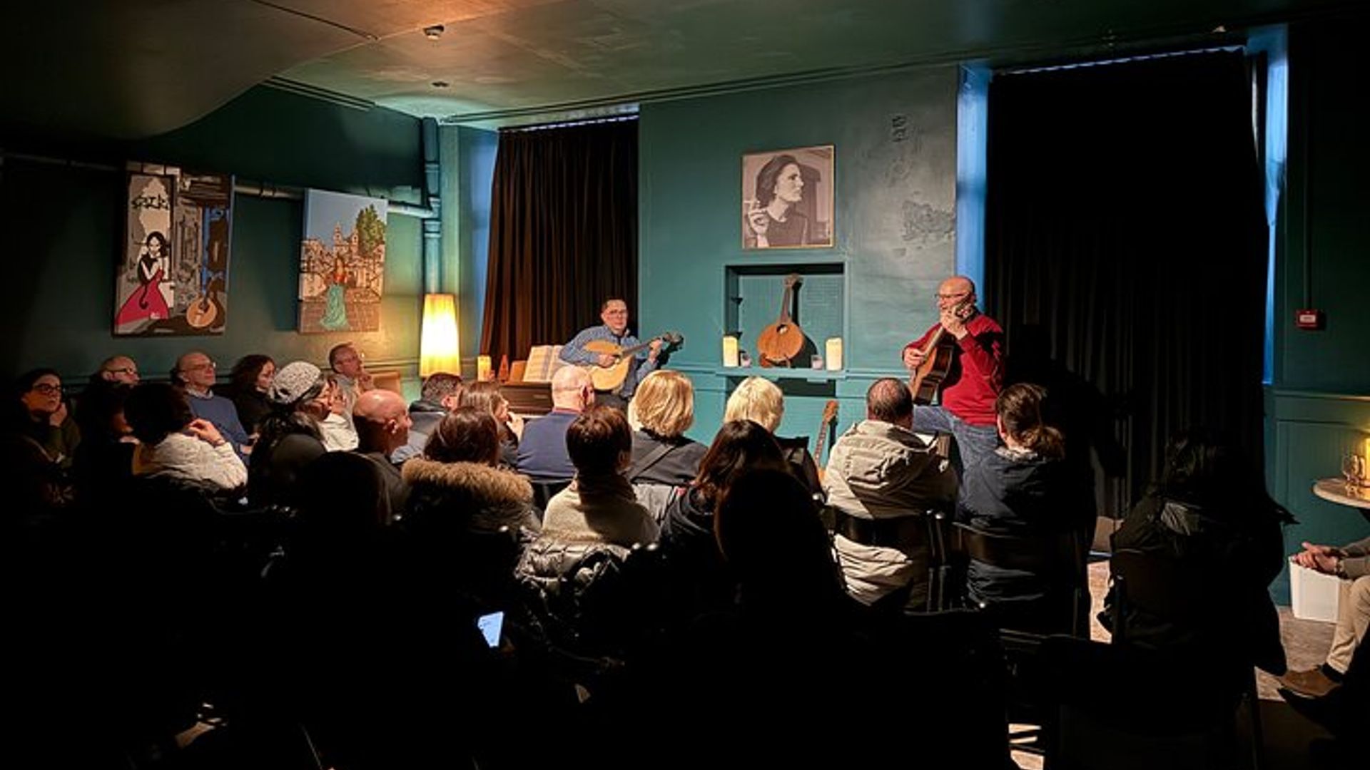 Porto: Show de Fado e Vinho do Porto na Estação de São Bento
