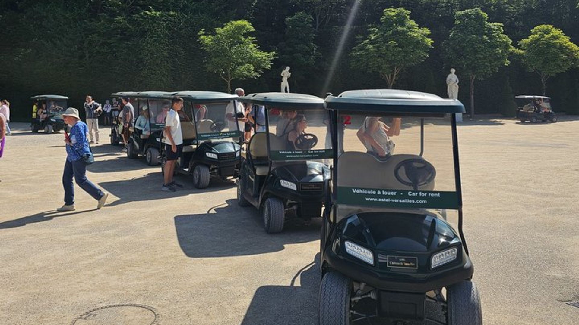 Visita en grupo a los jardines del Palacio de Versalles en carrito de golf y bicicleta