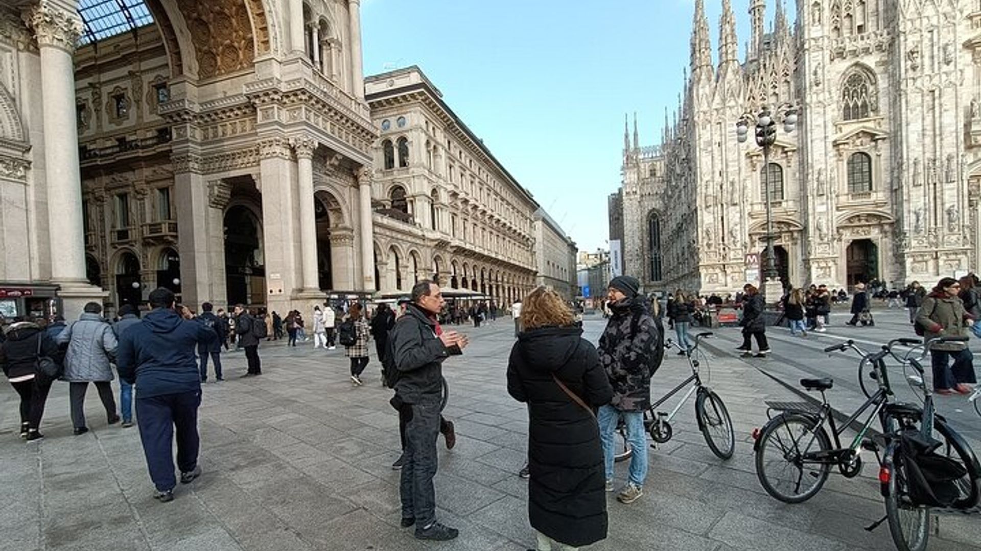 Tour in Bicicletta Guidato di Mezza Giornata in Gruppo Ridotto con i Punti Salienti di Milano