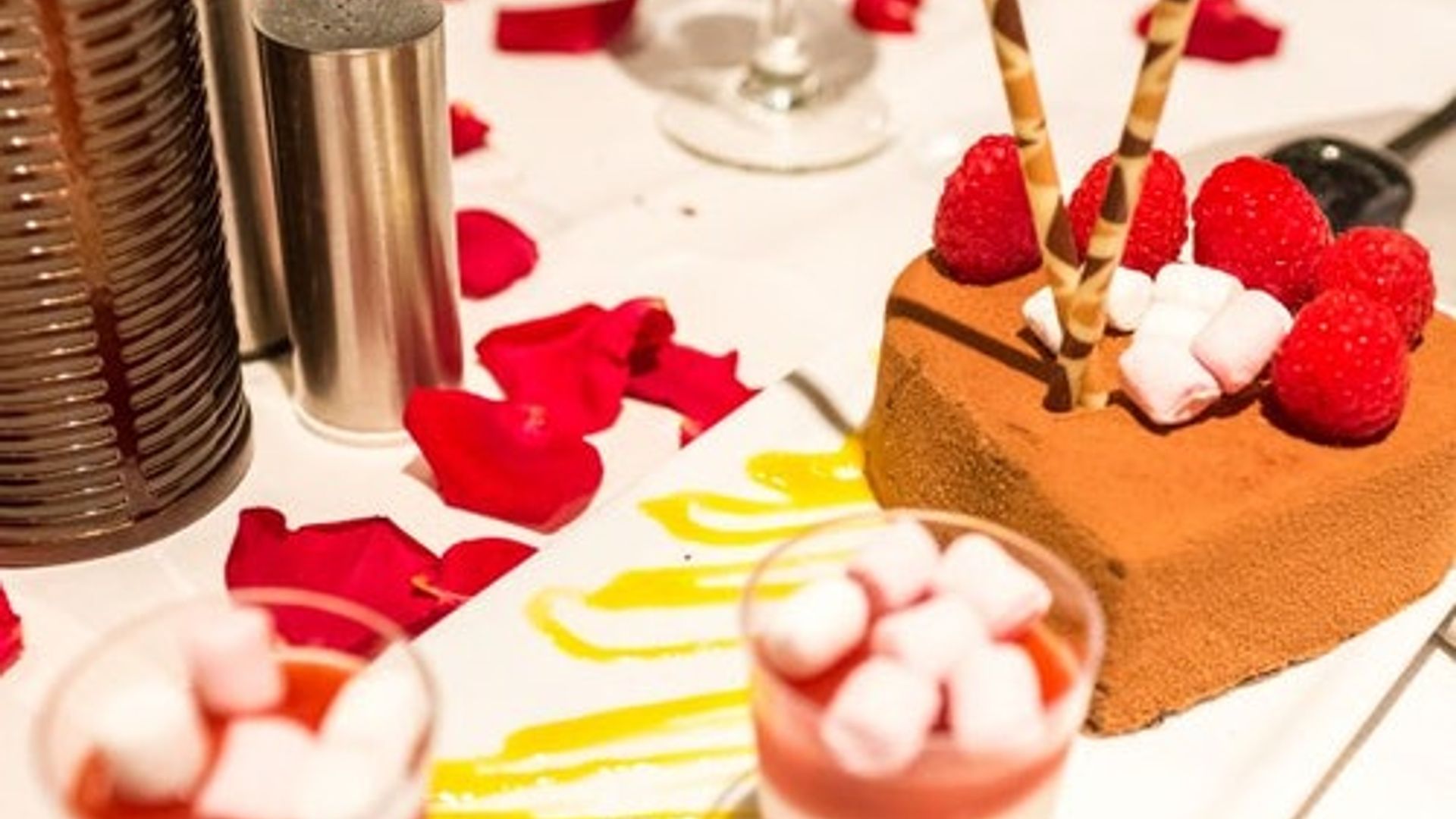Paris: Seine River Dinner Cruise with 3-Course Gourmet Meal