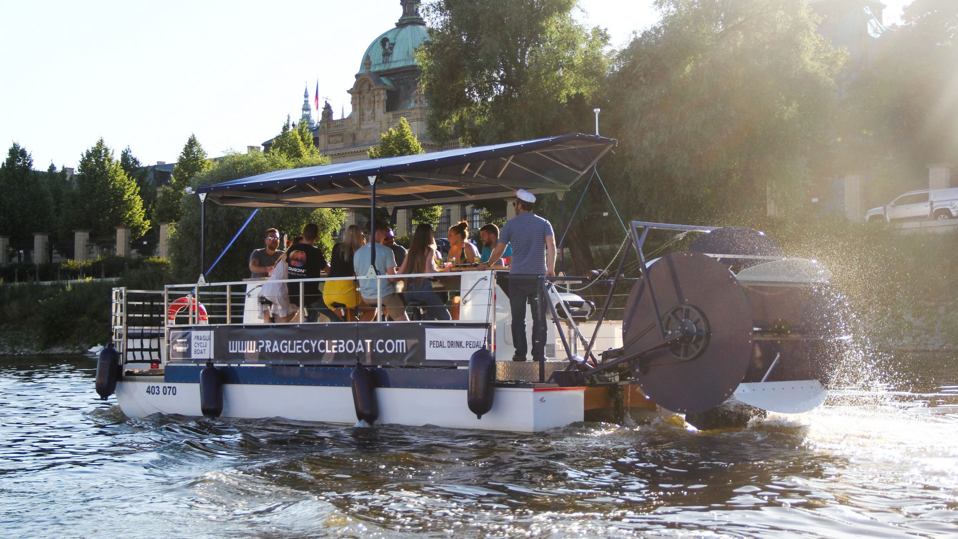 Prague: Cycle Boat Rental with Unlimited Drinks
