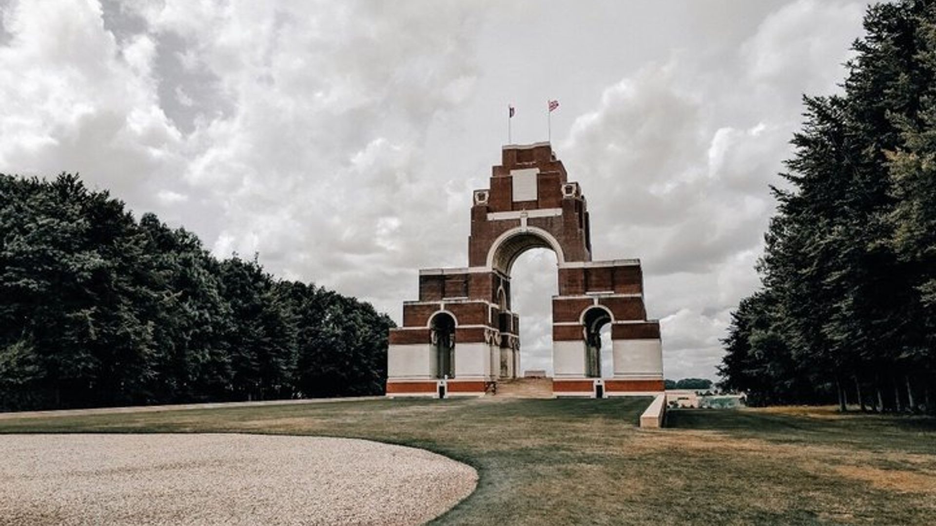 WW1 Somme Battlefields and Amiens Private Day Trip from Paris