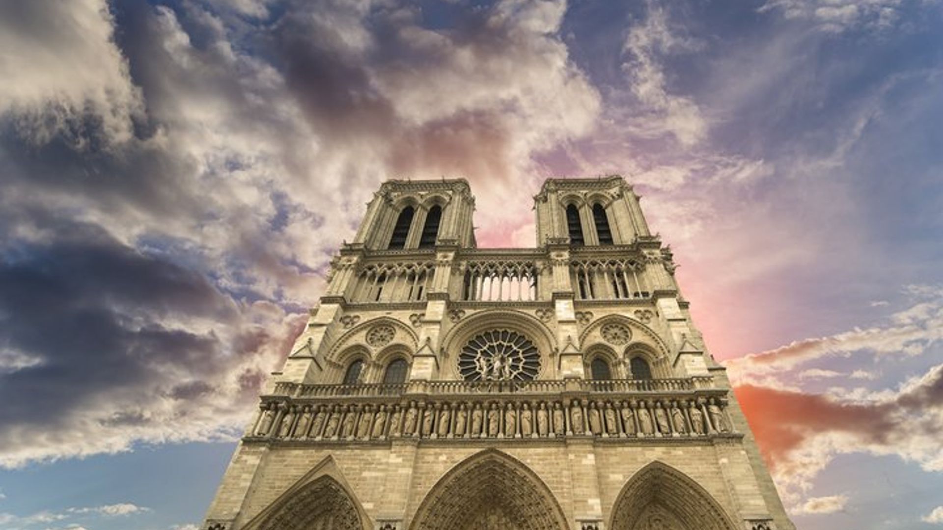 Notre-Dame Entry with Multilingual Audio Guide App