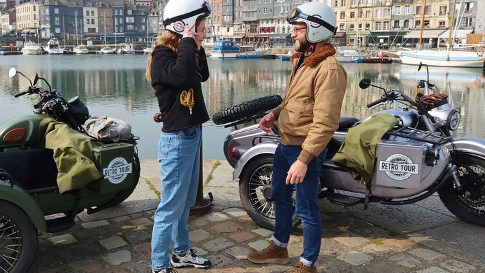 Visite de la côte normande dans un side-car de moto vintage